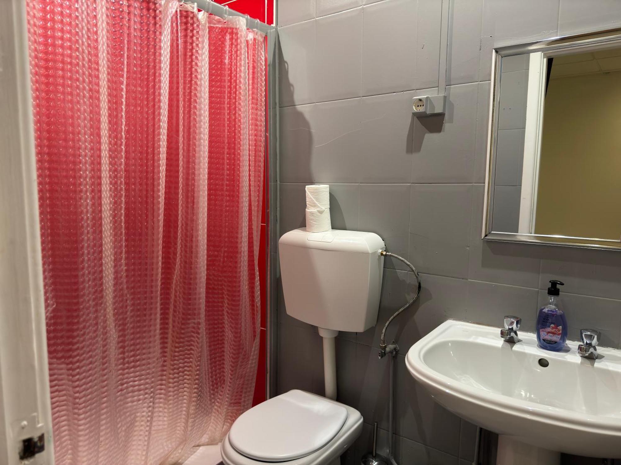 Peters Guesthouse Авейру Экстерьер фото