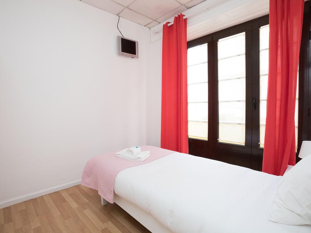 Peters Guesthouse Авейру Экстерьер фото