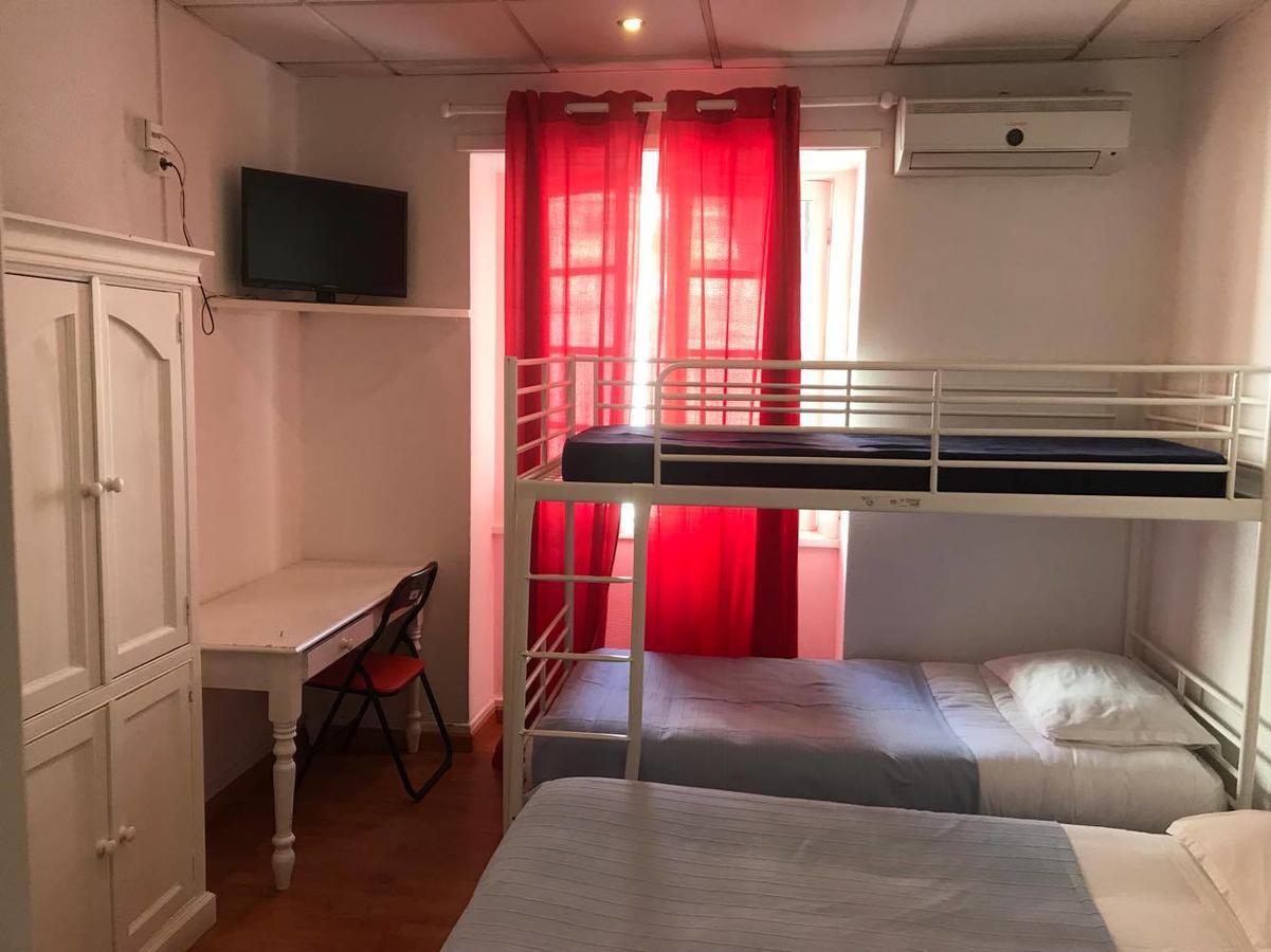 Peters Guesthouse Авейру Экстерьер фото